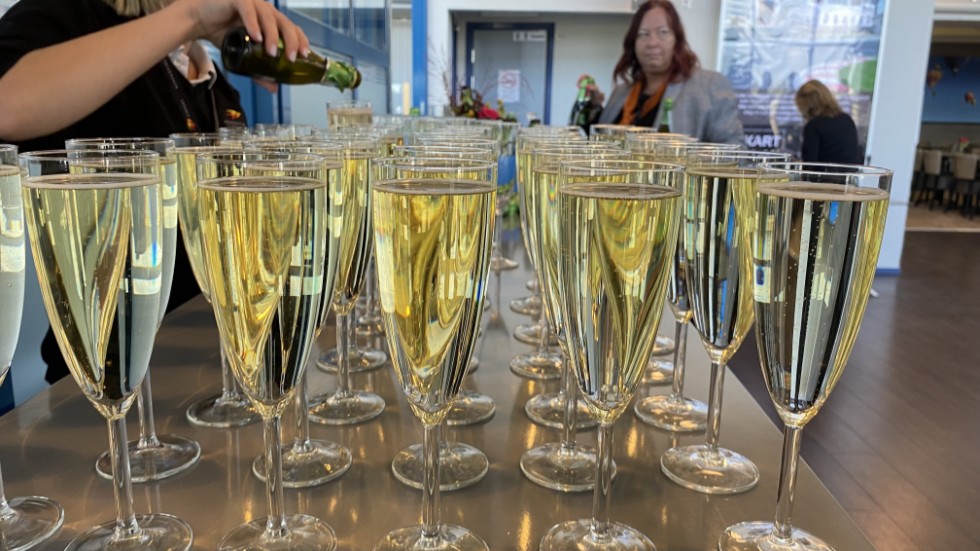 Winston Churchill sägs ha myntat uttrycket "Champagne ska vara kall, torr och gratis". Det är bara att instämma, men gratis är det sällan så det är mer undantag än regel att denna ädla dryck servereras. (Genrebild)