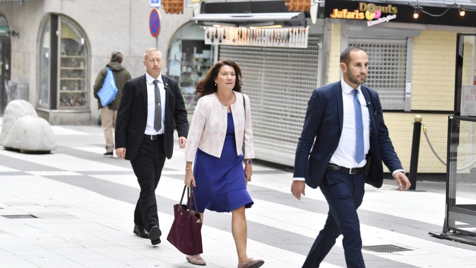 Livvakter skyddar utrikesminister Ann Linde (S). Arkivbild.