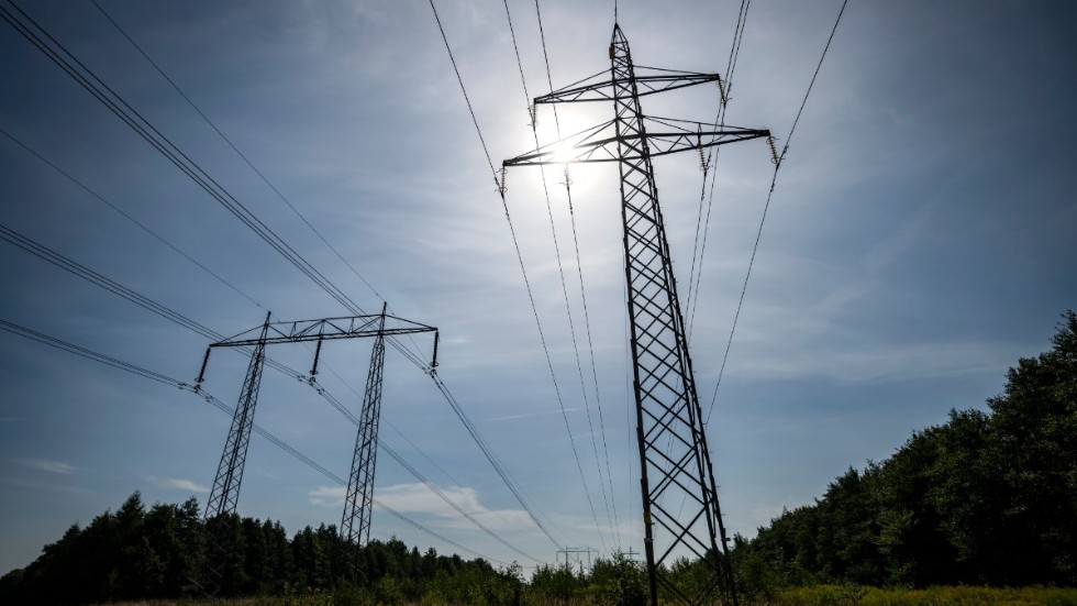  Kabel har fem till sju gånger högre investeringsutgift och har dessutom halva livslängden, 40 år jämfört med 80 år för en luftledning, skriver Johan Ulleryd.