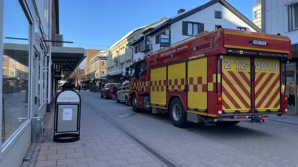 Räddningtjänsten övade inne i centrala Skellefteå under tisdagsförmiddagen. 