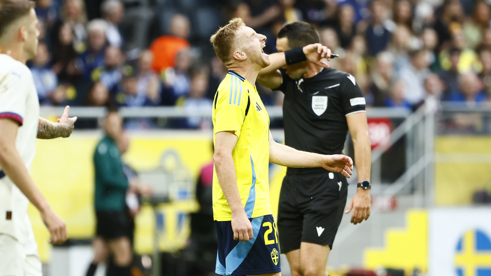 Dejan Kulusevski vrålar ut sin frustration.