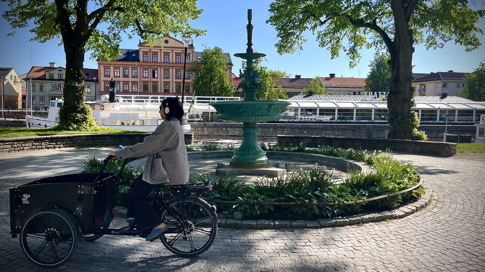Inget porlande ljud välkomnar besökarna till Stadsträdgården dessa varma majdagar.