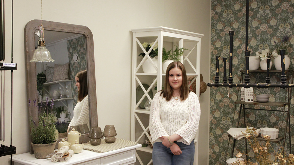 Önskehem har ett otroligt brett sortiment inom heminredning. Nelly säger att de kommer att sluta med kläder eftersom att de inte vill konkurrera med Boutique Mim.