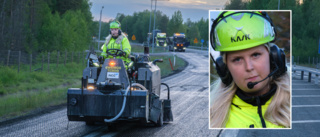 Emmelie, 21, förverkligade en dröm – lägger asfalt nattetid