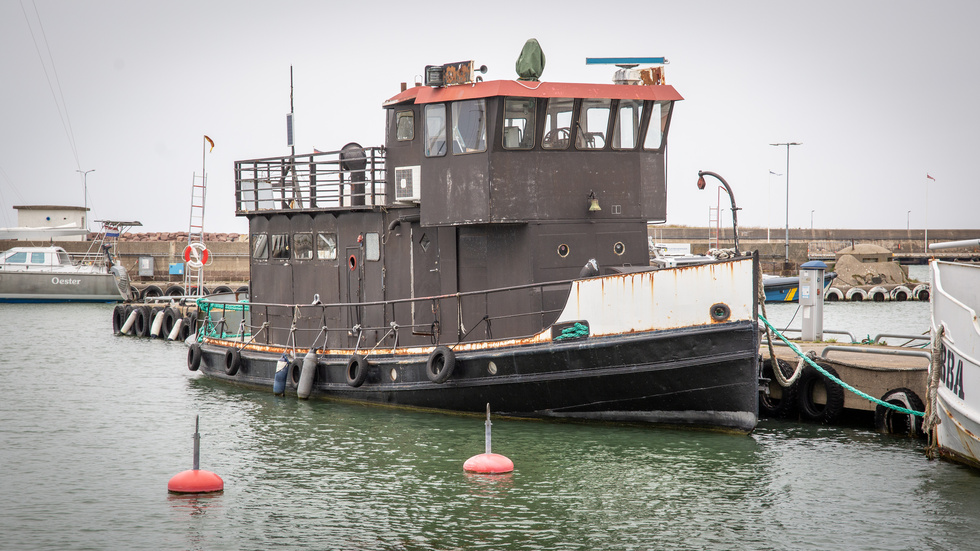Den gamla bogserbåten Isbjörn af Wisby drevs som tebar sommaren 2015, men har sedan dess legat ensam och mer eller mindre oanvänd i Visby hamn. 
