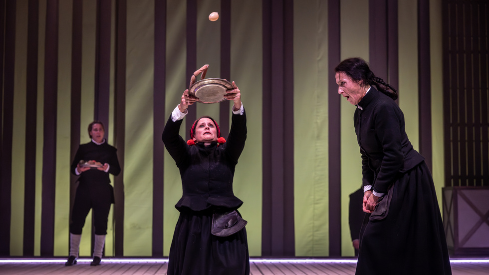 Madeléne Evertsson, Malin Tengvard och Monical Tyllgren i "Bortbytingen".