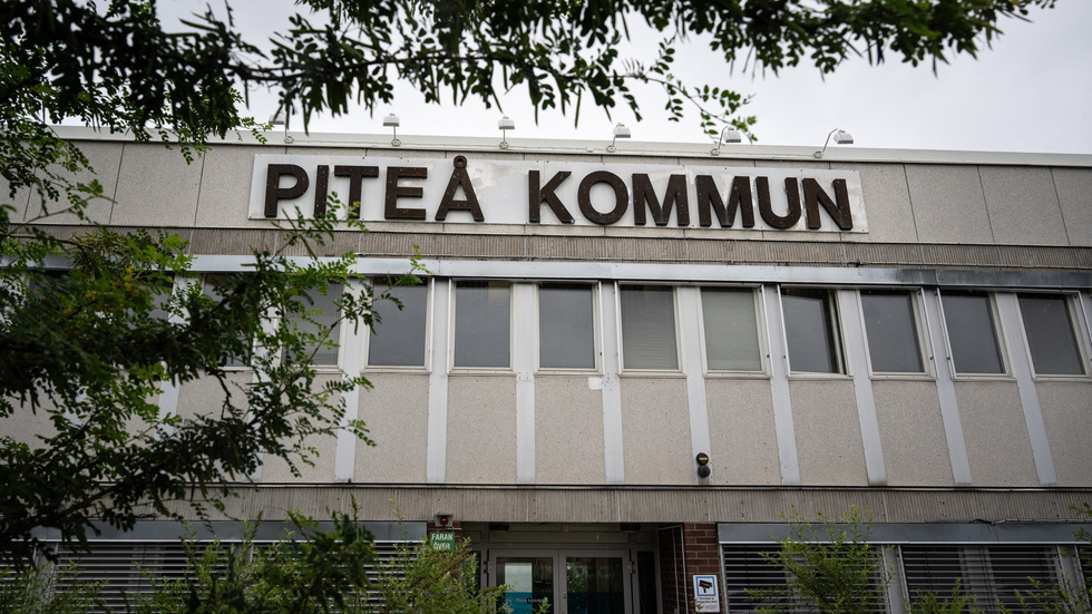 HR-avdelningen på Piteå kommun skriver i ett mejl att referenserna för hans uppdrag som lärare var goda och att varningar i ansvarsnämnden inte kontrolleras rutinmässigt vid anställningar. Varför de inte kontrolleras rutinmässigt vill inte HR-avdelningen svara på.