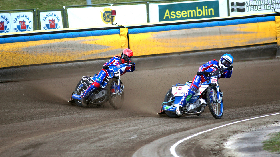 Marcin Nowak och Jakub Miskowiak i Vargarna. De blev etta och tvåa i första heatet.