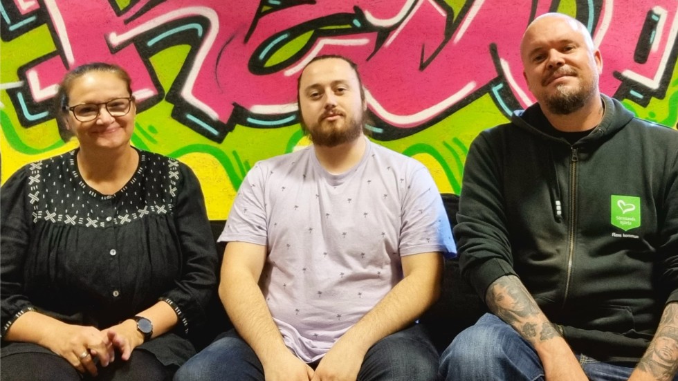 Marielle Libert, Gzim Krasniqi och Tomas Blomberg är fritidsledare i Flens kommun. De arbetar aktivt med drogförebyggande arbete, och nu senast har man riktat in sig på lustgas.