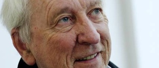 Tranströmer professor Poeten Tomas Tranströmer tilldelades på torsdagen professors namn av regeringen, för att han har "berikat både det svenska språket och världslitteraturen".