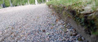 Grusgångar rustas på kyrkogården