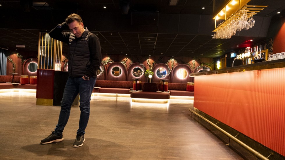 Magnus Holmberg är inne i en tuff period. "Det är inte roligt att behöva säga upp personalen", säger franchisetagaren till Harrys och Hey Lucy som totalt sysselsätter 70-80 personer, med all deltidspersonal inräknad. 