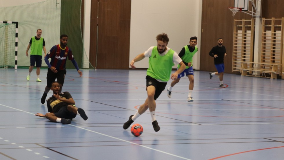 Målfarliga Eldin Lugonja och hans lagkamrater i Cty inleder futsalsäsongen med bortmatch mot Ektorp.