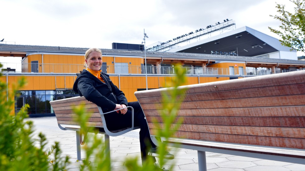 Anna Wennertorp, marknadschef för O-Ringen, utanför Studenternas IP, som är en av arenorna under jätteevenemanget i Uppsala i juli.
