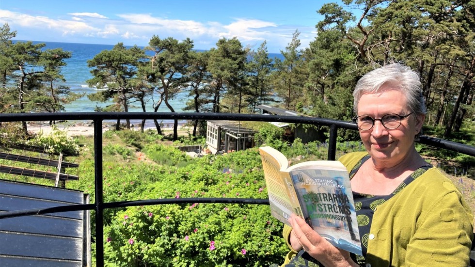Brissund är hemma för Ingrid M Hallberg. Här byggde föräldrarna en stuga i det sena 50-talet, här bor hon sedan drygt 30 år med sin make.