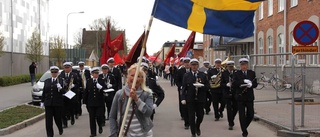 Demonstrationståg med budskapet: "Sverige kan bättre"