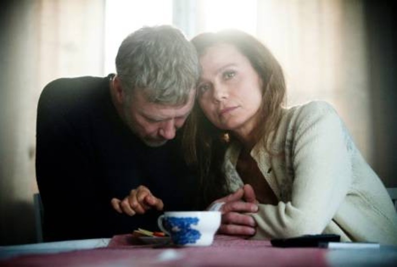 Erik (Mikael Persbrandt), Simone (Lena Olin)