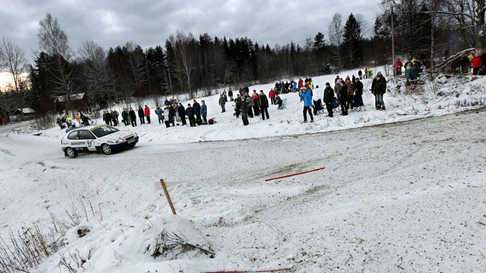 Ställer in. Vinterrally i Uppland brukar locka publik, men snön saknas och arrangörerna ställer in.
