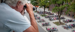 Stoppar cykeltjuvar från balkongen