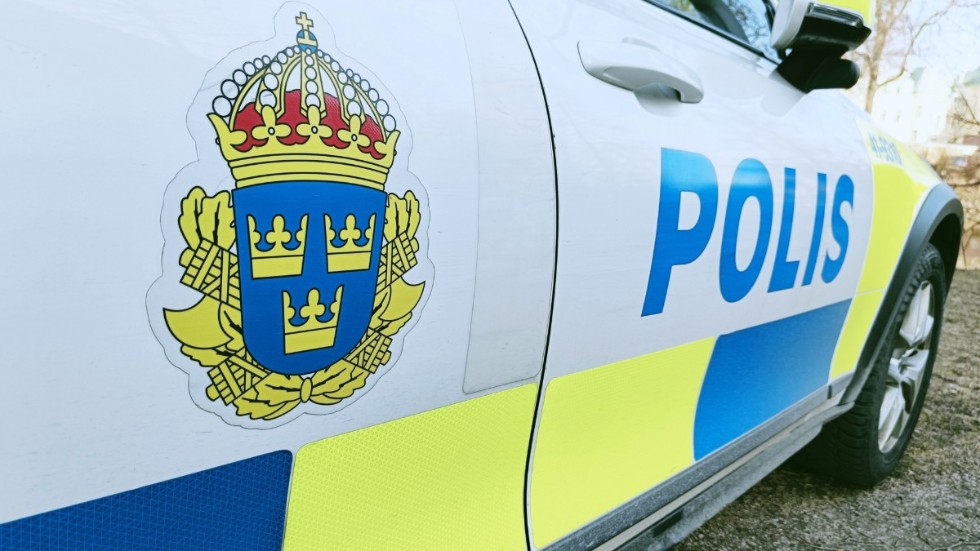 Pojken under 15 år är misstänkt för olaga hot.