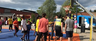 Se polisens galna batalj på dansgolvet