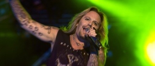 Vince Neil rockar vidare