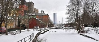 Bostäder och båtar i  framtida hamn