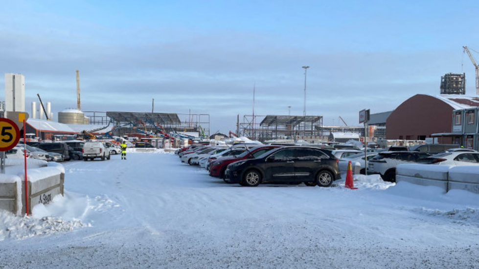 Gästarbetaren blåste rött i alkotestet och stoppades när han skulle in på Stegras industriområde. Därefter började dramatiken.
