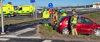 Krock mellan två bilar i Smedby – en till sjukhus