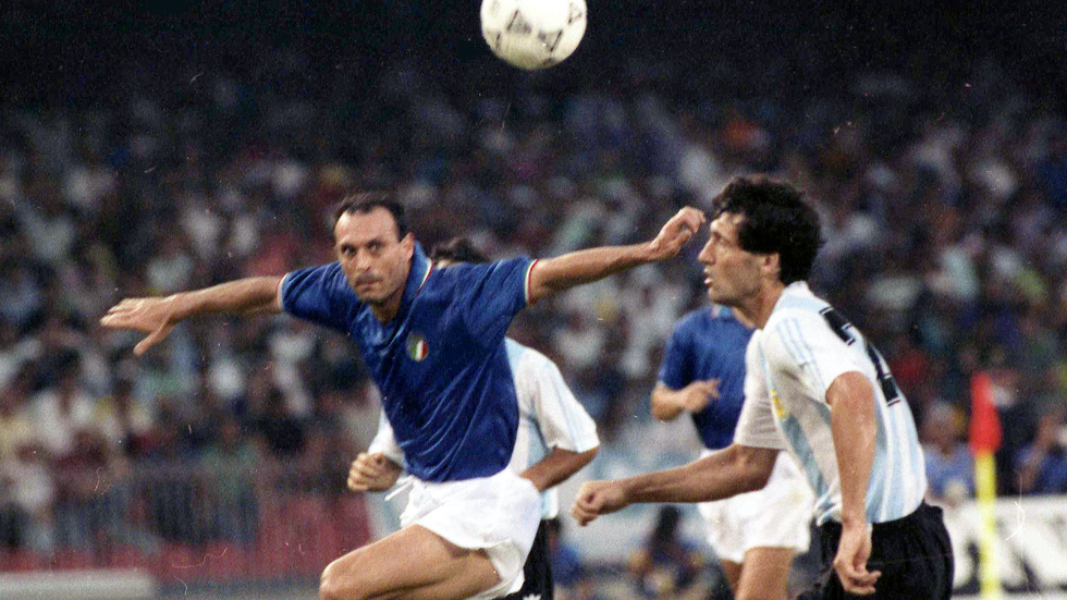Salvatore Schillaci, till vänster, är död. Arkivbild.