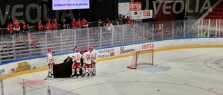 Efter smällen: hockeyspelaren kvar på sjukhus i Uppsala