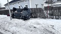 Trafikolycka: Bil på taket i blixthalkan