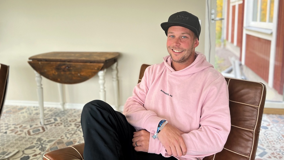 Johan Rönnholmen tycker det är skönt att ha gått in i en lugnare period nu. Han har hunnit arbeta i nio länder det här året.