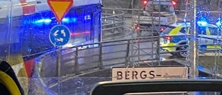 Buss kolliderade i rondell i Linköping – 15 personer ombord