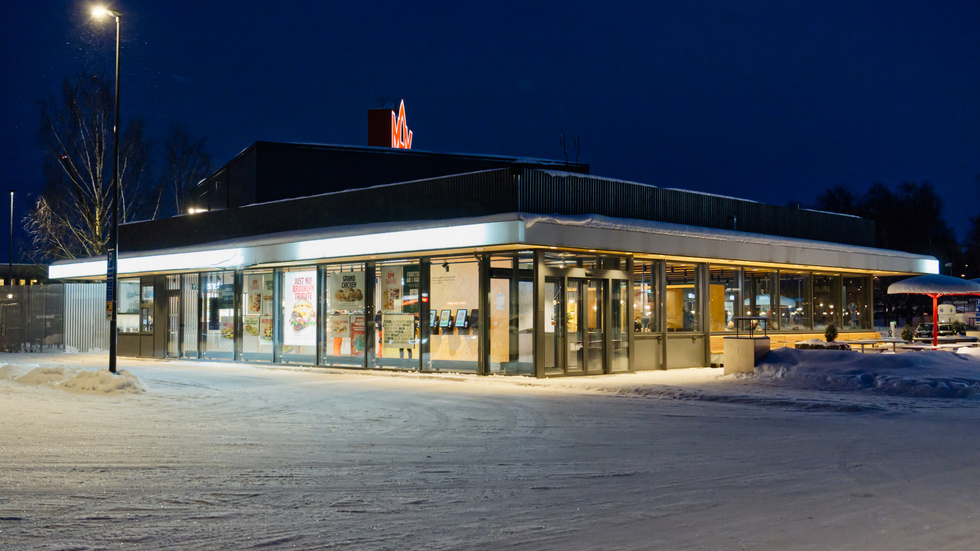 På Max i Robertsvik har man haft problem med onyktra ungdomar som samlats i och kring restaurangen på helgerna. 