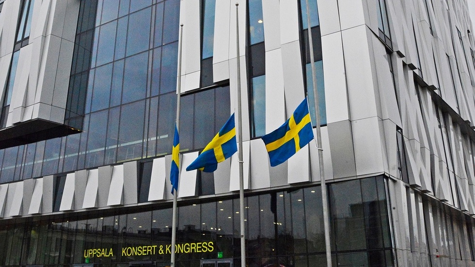 UKK halade flaggorna på halvstång under onsdagen, dagen efter dådet i Örebro.