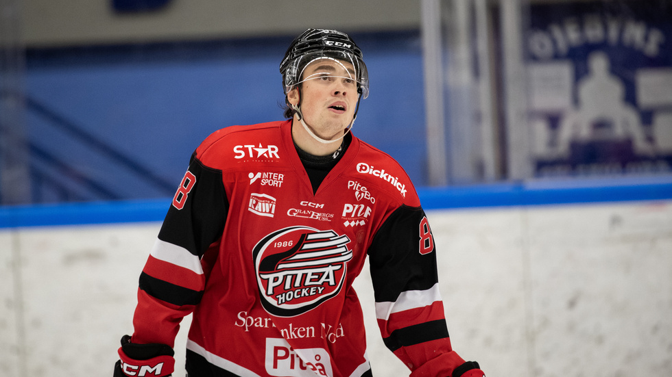 Oskar Lundkvist stod för tre poäng i Piteå Hockeys seger.