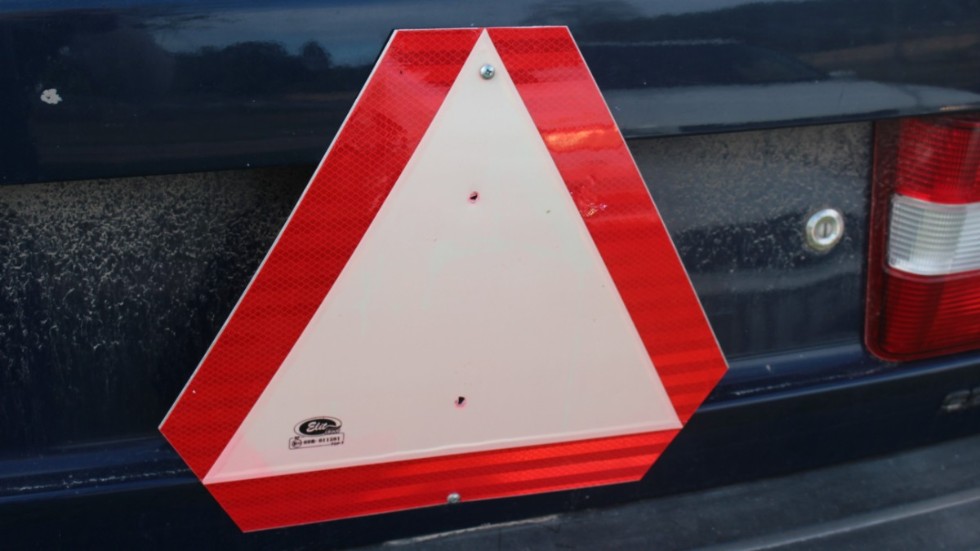 En biljakt ägde rum på väg 263 i riktning mot Bålsta under lördagen. En tonårsflicka misstänks nu för en rad trafikbrott.