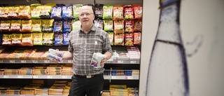 Smällare kastades mot butiksentré