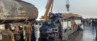 Minst 20 döda efter bussolycka i Pakistan