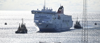 Stenafärjan i hamn efter branden