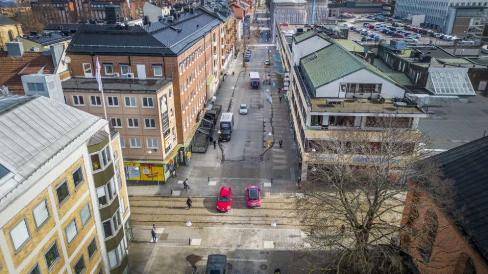 Matbudet parkerade på Repslagaregatan. Några minuter senare var bilen borta, stulen.