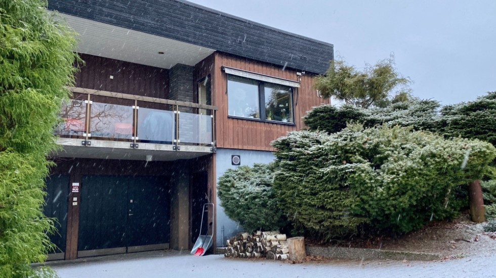 Årets dyraste villa i Katrineholms centralort såldes för 7 miljoner kronor, har sjönära tomt och ligger på Ekbacken 10 vid Gatstuberg.