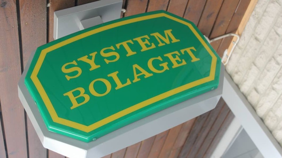 En 40-åring åtalas för ringa stöld på systemet.