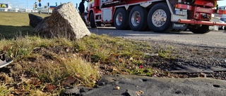 Larm om bilbrand med öppna lågor