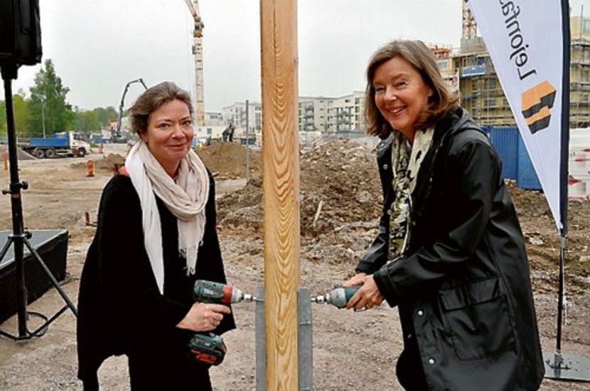 Ann   de Jounge, vd på Lejonfastigheter, och Catharina Rosencrantz,   ordförande i barn- och ungdomsnämnden, borrar.