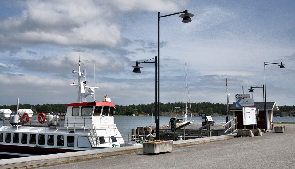 Från Arkösund tar man sig till ett stort antal vackra platser i den Östgötska skärgården.