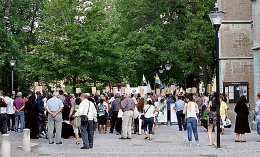 Folk från olika håll, religioner och partier var med på demonstrationen.