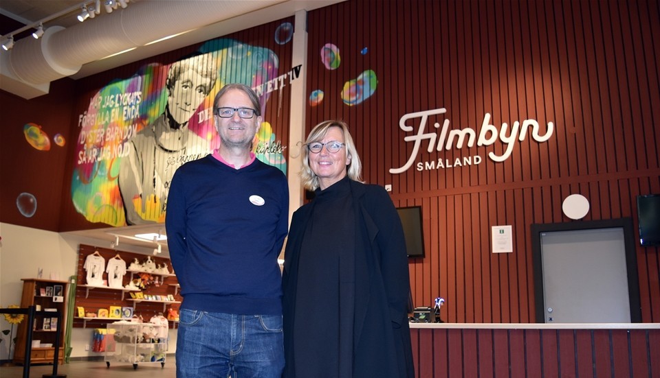 Robert Glader och Anna Mellergård på Filmbyn Småland summerar den första sommaren som innebär över 9 000 besökare. Foto: Ivonne Svahn