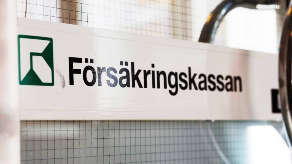 Mannen uppbar lön samtidigt som han deltog i ett arbetsmarknadspolitiskt program med aktivitetesstöd.